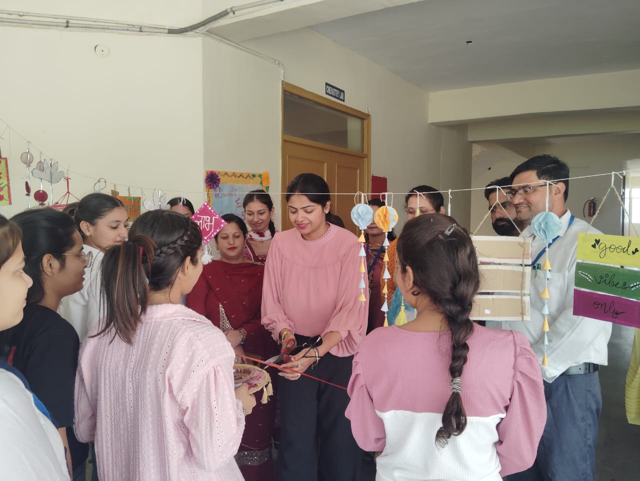 ਮਾਡਰਨ ਗਰੁੱਪ ਆਫ਼ ਕਾਲਜਿਜ ਪੰਡੋਰੀ ਭਗਤ ਮੁਕੇਰੀਆਂ ਵਿਖੇ ਫੈਸ਼ਨ ਡਿਜ਼ਾਈਨਿੰਗ ਵਿਭਾਗ ਦੁਆਰਾ ਆਪਣੇ ਉਤਪਾਦ ਜਾਂ ਸੇਵਾ ਦਾ ਪ੍ਰਚਾਰ ਕਰਨ ਦੀ ਆਗਿਆ ਦੇਣ ਲਈ ਇੱਕ ਪ੍ਰਦਰਸ਼ਨੀ ਦਾ ਆਯੋਜਨ ਕੀਤਾ ਗਿਆ